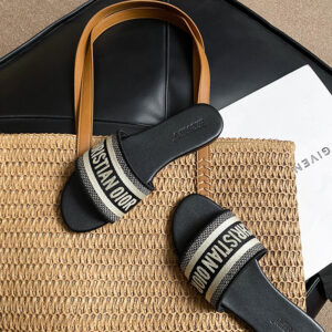 Slippers women's outing, D house, letter embroidery sandals, wear summer ins temperament, flip-flops, flat-bottomed fashion temperament