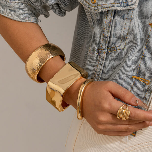Metallic glossy water drop hug bracelet - Image 2