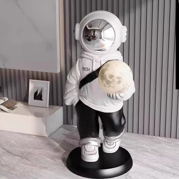 Creative large-scale luxury astronaut floor ornament - Image 3