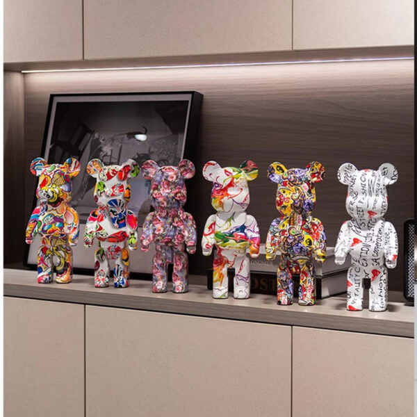Violent bear ornaments TV cabinets, wine cabinet decorations