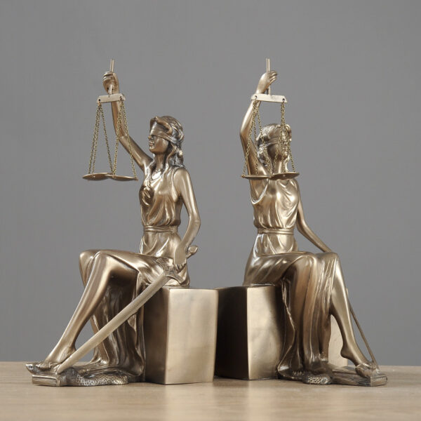 Light luxury goddess of justice statue decoration. - Image 2