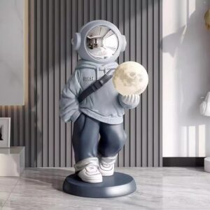 Creative large-scale luxury astronaut floor ornament