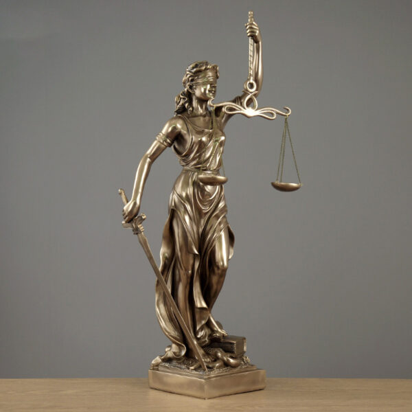 Light luxury goddess of justice statue decoration. - Image 3